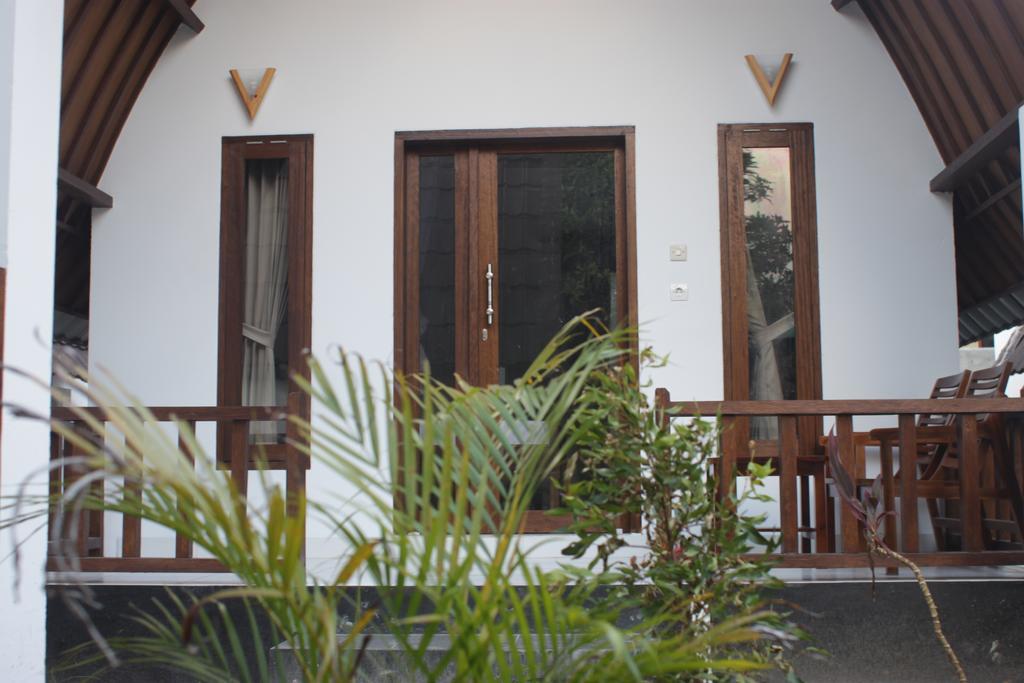 Balengku Dua Apartment Gili Islands Exterior photo